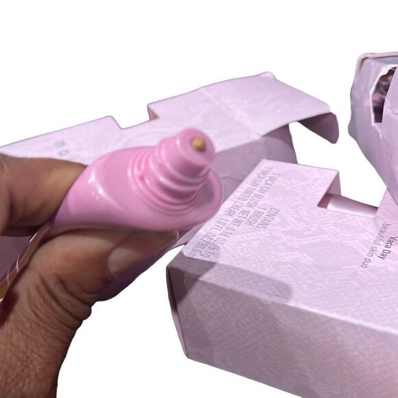 Mally Vaca Day Beautiful Skin Duo Makeup - Picture 4 of 8